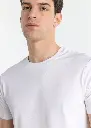 camiseta-basica-manga-corta-con-el-logo-bordado-en-el-pecho-blanca (1).webp
