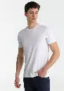 camiseta-basica-manga-corta-con-el-logo-bordado-en-el-pecho-blanca.webp