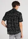 camisa-manga-corta-estampado-cascada-motorwear-justo-kadet (2).webp