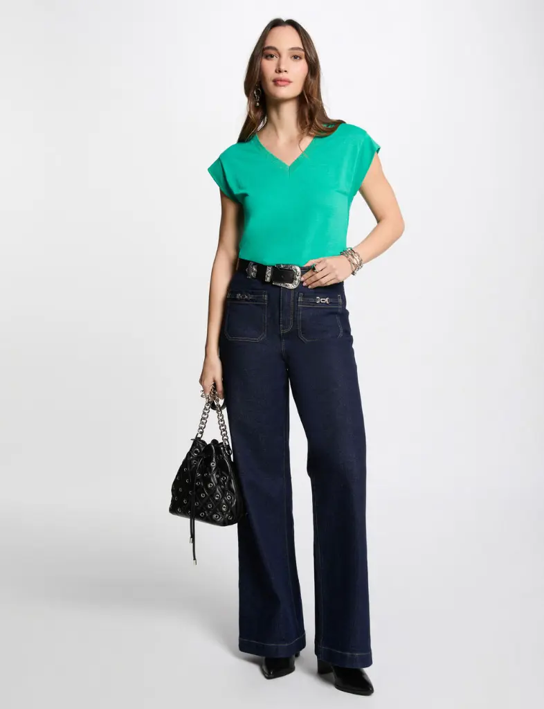 t-shirt-manches-courtes-a-col-en-v-vert-emeraude-femme-vue5-32536300896411026.webp