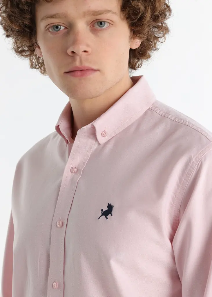 camisa-basica-confort-fit-de-manga-larga-rosa-suriname-rodadero (1).webp