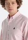 camisa-basica-confort-fit-de-manga-larga-rosa-suriname-rodadero (1).webp
