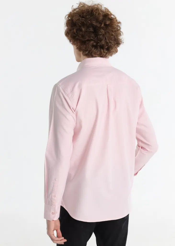 camisa-basica-confort-fit-de-manga-larga-rosa-suriname-rodadero (2).webp