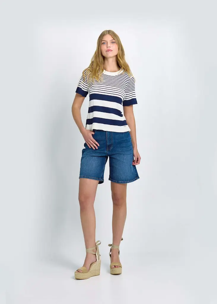 short-vaquero-relaxed-fit-de-tiro-largo-azul-oscuro (1).webp