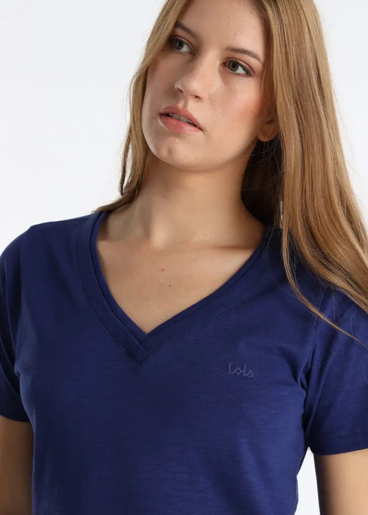 camiseta-de-algodon-con-doble-cuello-rib-en-azul (4).webp