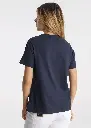 camiseta-azul-con-bordado-especial-y-detalle-de-tull (1).webp