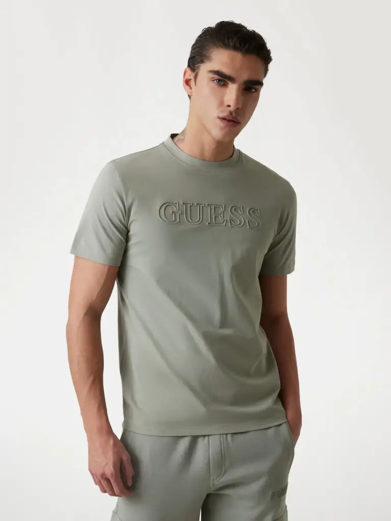Camiseta en relieve Guess